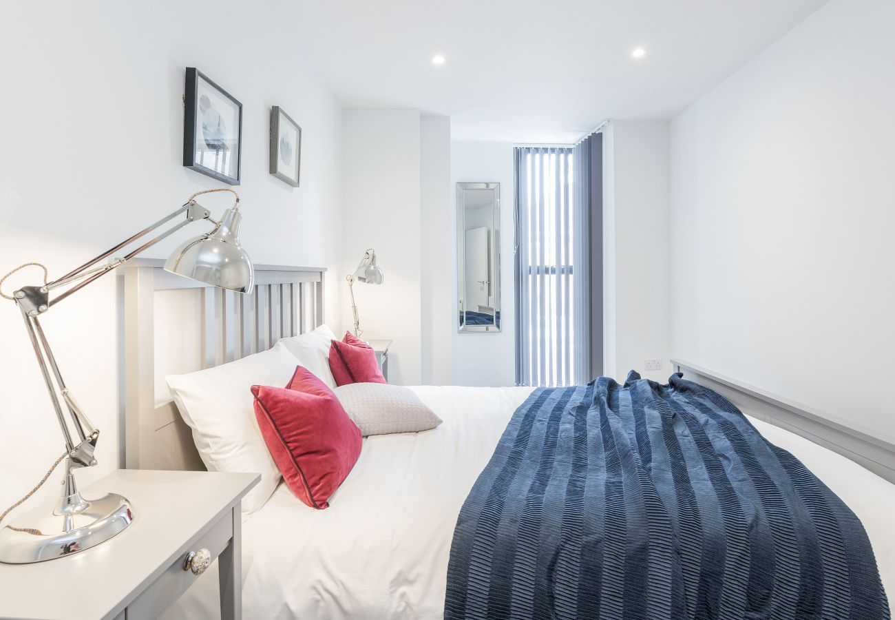 Apartment in London - Bermondsey Hideaway | Sleeps 8 | Wild Roses