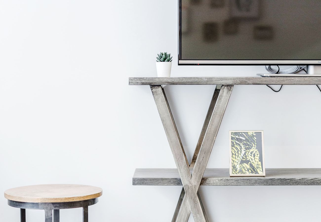 Apartment in London - Bermondsey Hideaway | Sleeps 8 | Wild Roses