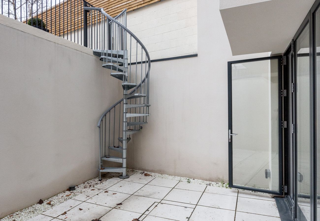 Apartment in London - Bermondsey Hideaway | Sleeps 8 | Wild Roses