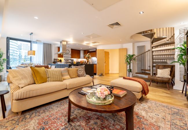Apartment in London - Wild Roses Duplex Penthouse with Marina Views & Private Jacuzzi