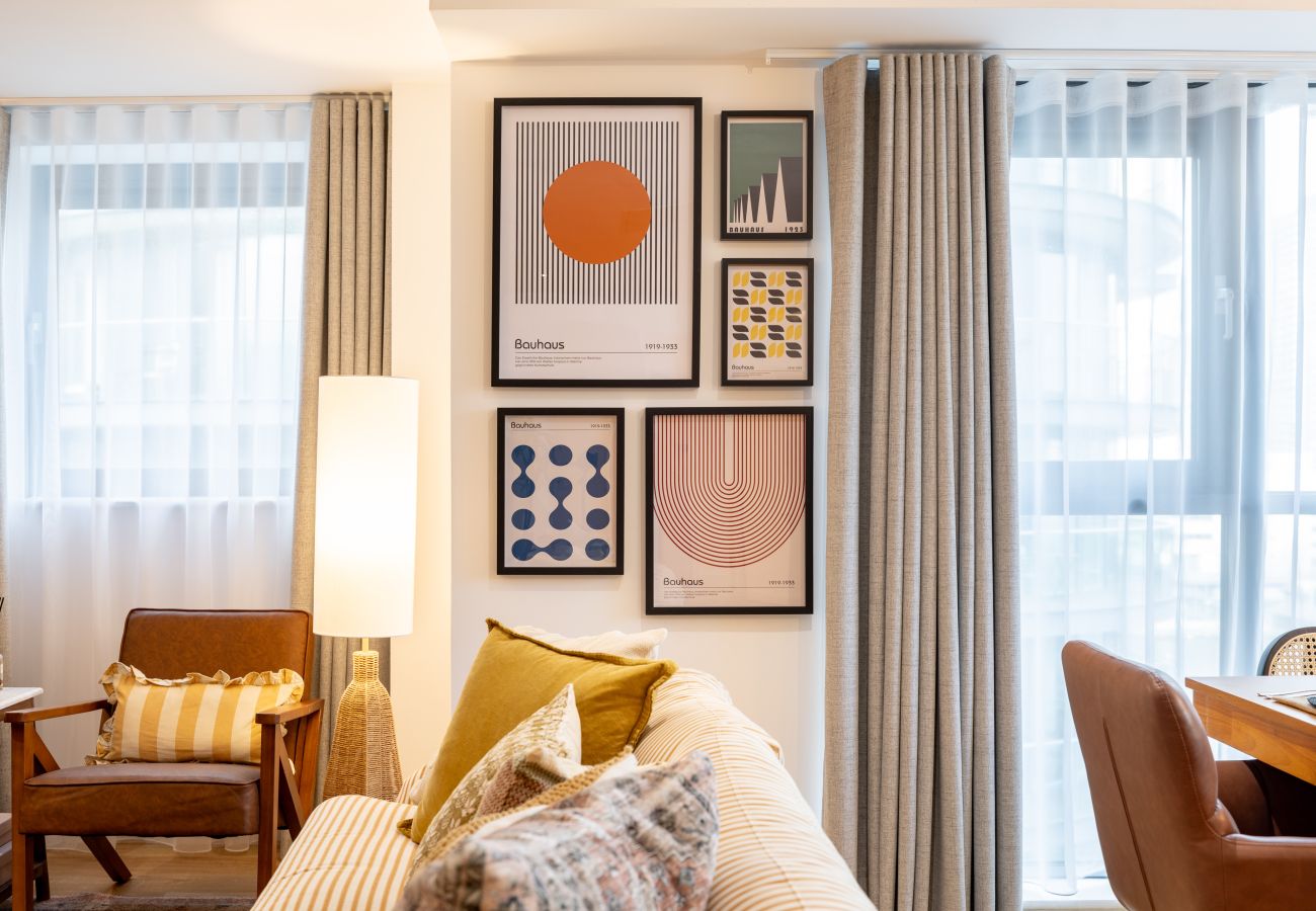 Apartment in London - Wild Roses Duplex Penthouse with Marina Views & Private Jacuzzi