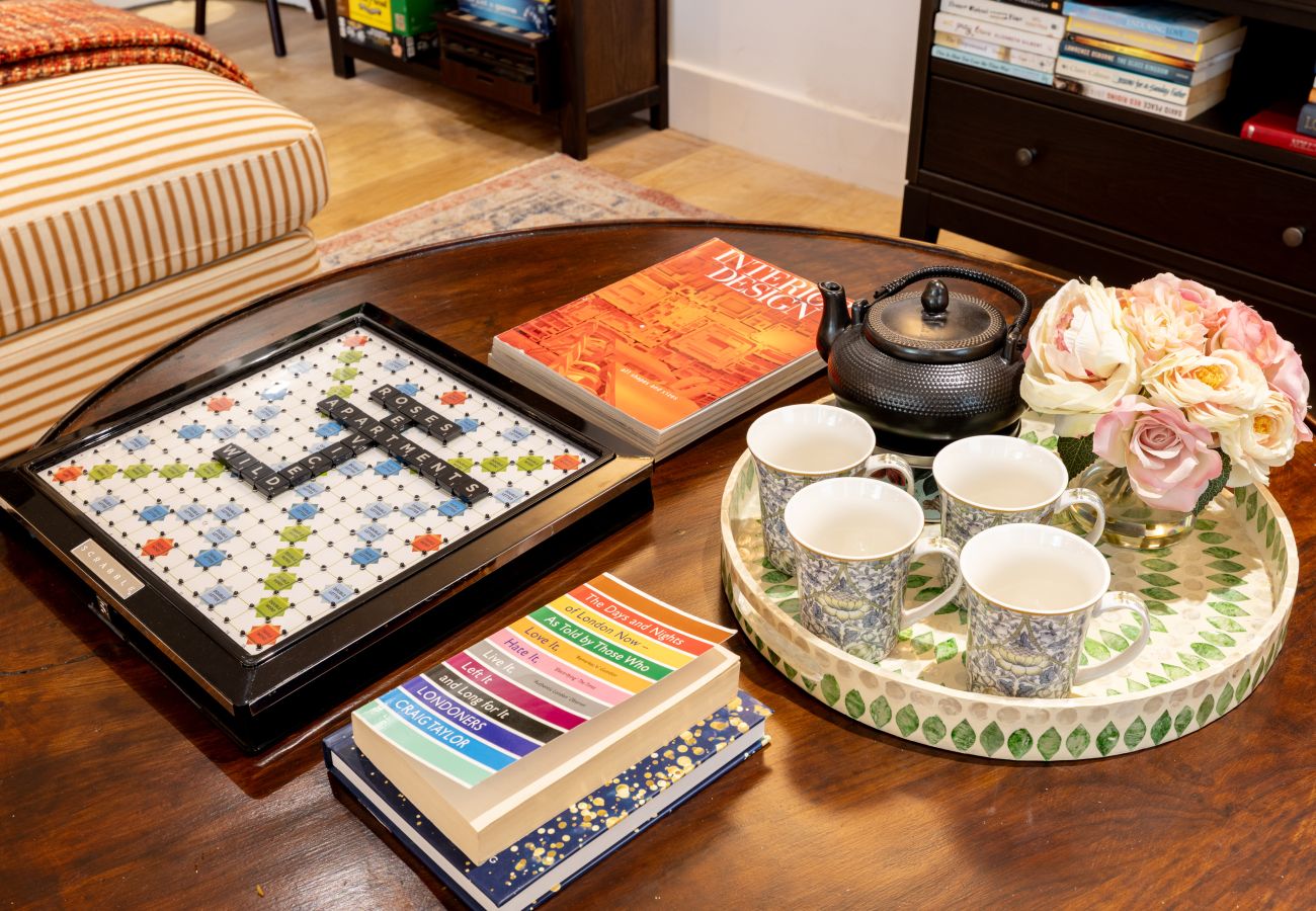 Apartment in London - Wild Roses Duplex Penthouse with Marina Views & Private Jacuzzi