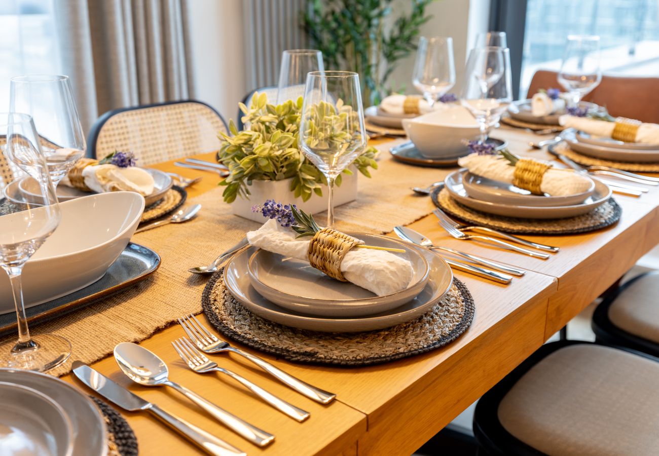 Apartment in London - Wild Roses Duplex Penthouse with Marina Views & Private Jacuzzi