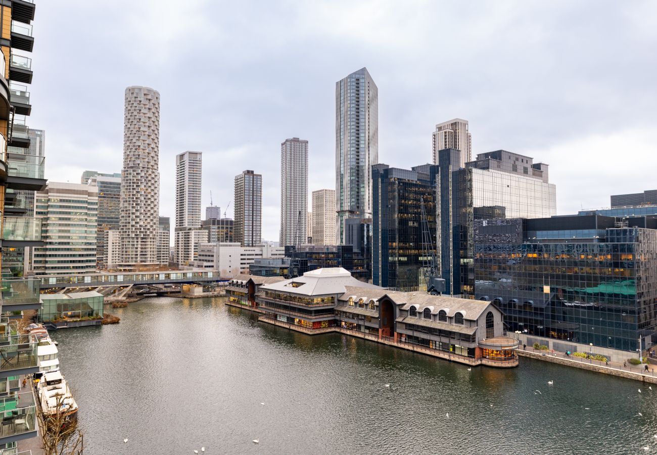 Apartment in London - Wild Roses Duplex Penthouse with Marina Views & Private Jacuzzi