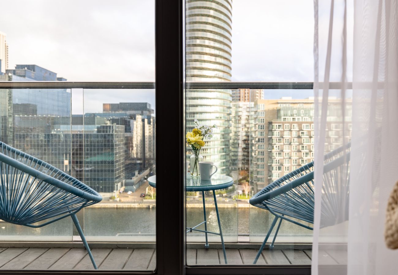 Apartment in London - Wild Roses Duplex Penthouse with Marina Views & Private Jacuzzi